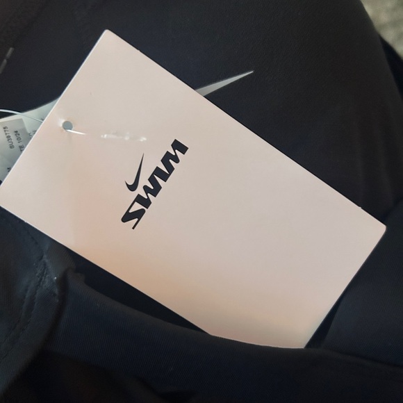 Nike Mesh Solid Edge V-Back One Piece Swimsuit, Black, Medium - NWT - Picture 6 of 6